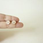 - Lovely White Daisy Stud Earrings - Gift Under 10